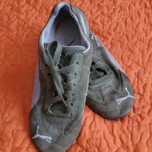 Puma Green and White Sneakers Sleek Suede Design. (Possible Unisex)